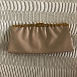 Voyage nude clutch